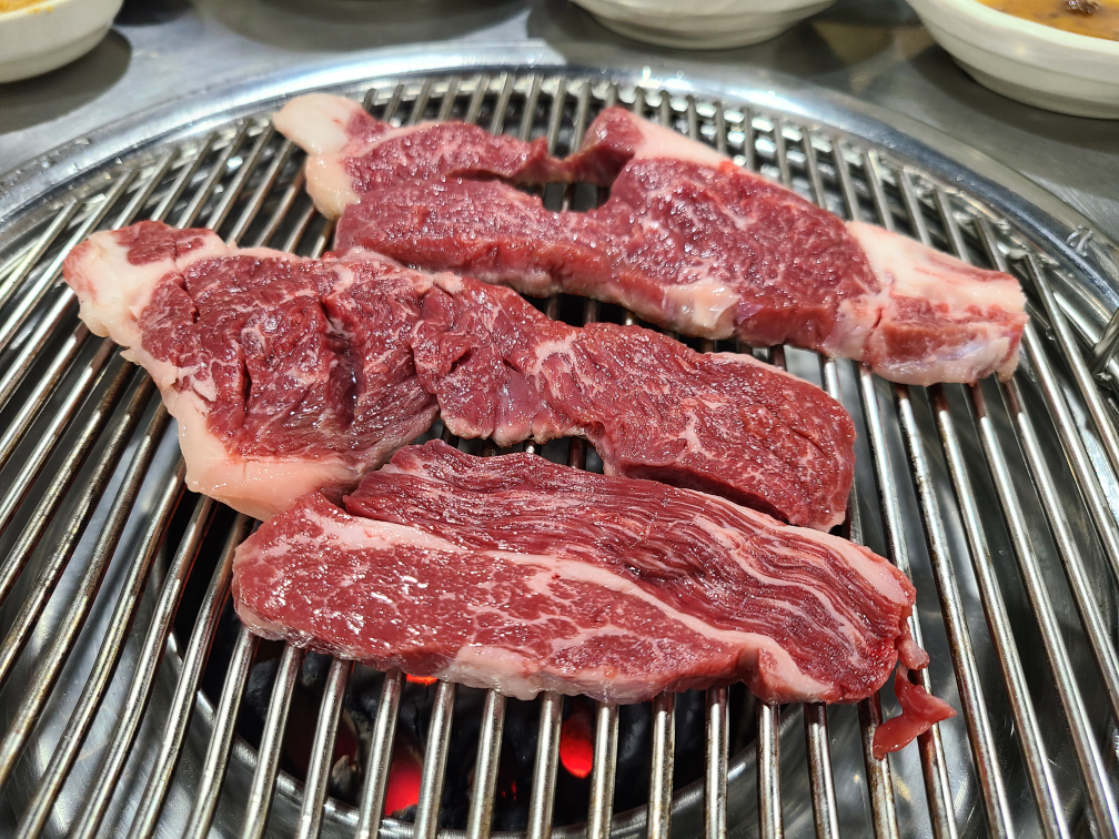 백마가든 대표 이미지 — 말고기 구이 상차림